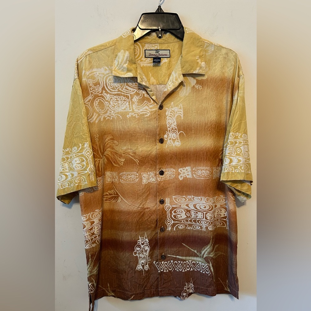 Tommy Bahama Men’s Hawaiian Shirt Size Small 100% Silk Tribal‎ Sunset